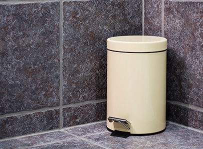 Poubelle de salle de bain