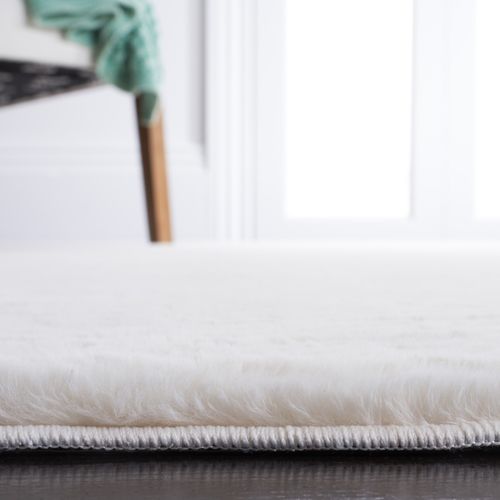 Tapis Faux Rabbit Fur 244 X 305 Cm Solide Et Tonale Florian Off White