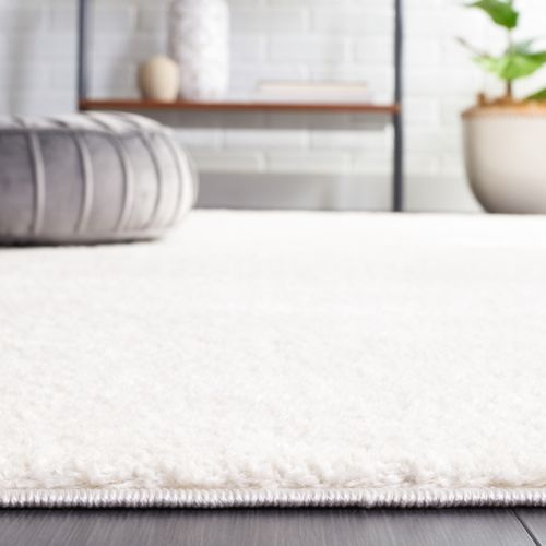 Tapis Lindsay Shag 201 X 201 Cm Solide Et Tonale Aniya Blanc