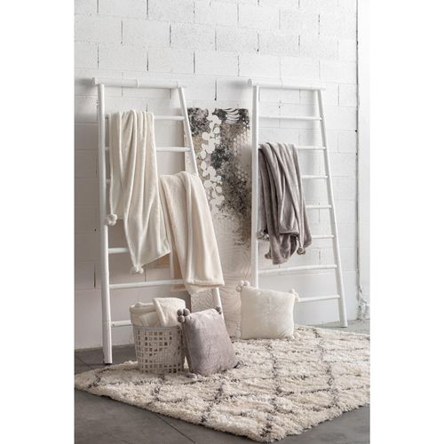 Plaid Tender Pompons