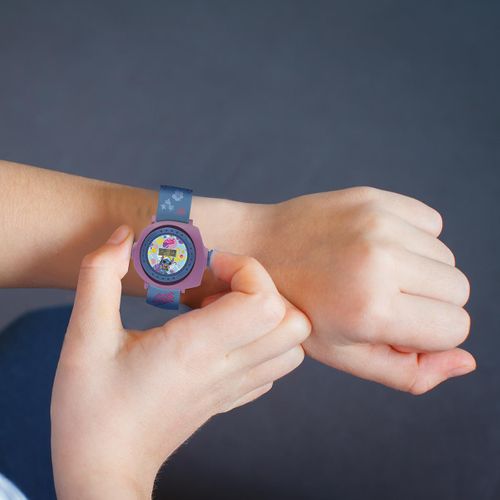 Montre Digitale Avec Projection Stitch
