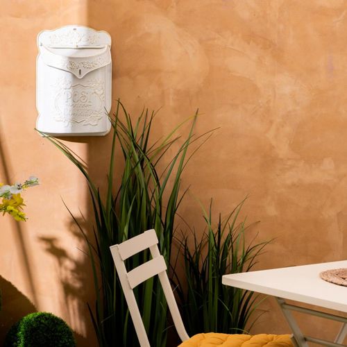 Boite Aux Lettres Décorative En Fer Blanc Patine Mordorée Et Motifs Floraux H 40.5 Cm