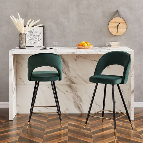 Lot De 2 Tabourets Basile En Velours Vert Avec Pieds Noir Et Doré