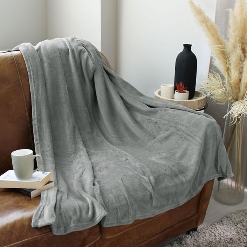 Plaid Uni En Polaire Molletonnée - 125x150 Cm - Gris Clair