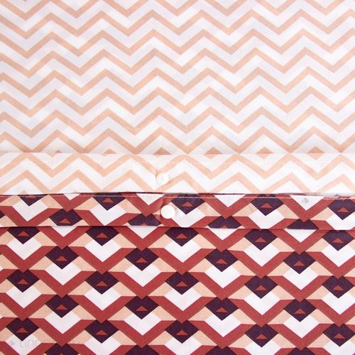 Parure De Lit 240x220 Cm En Microfibre Tiagoh Rouge Motif Géométrique 3 Pièces