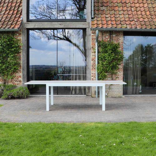 Table Tulum 6/10 Personnes Structure Aluminium Blanche, Plateau En Aluminium Décors Bois Gris