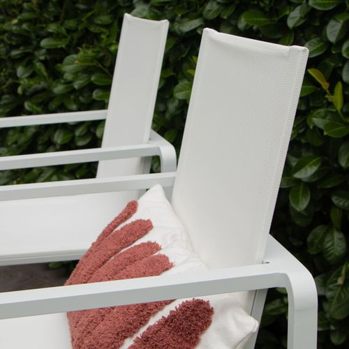 Ensemble Barset En Alu Blanc Avec Plateau Réversible Coté Pierre Et Coté Verre, 4 Chaises Hautes