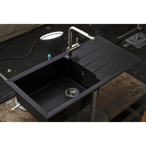 Évier De Synthèse Noir Moucheté Tunia 1 Grand Bac 1 Égouttoir 970x480mm