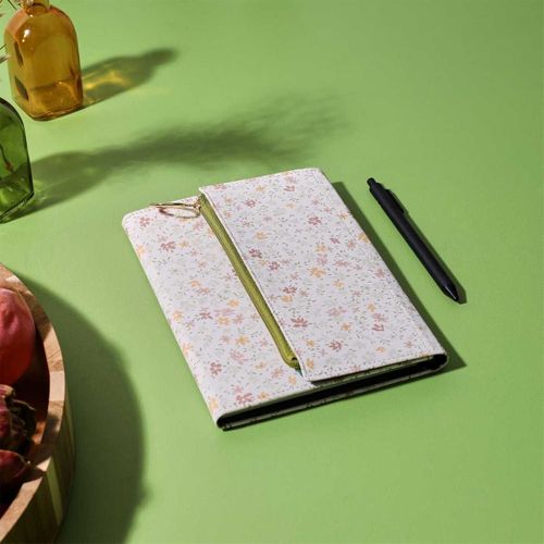 Cahier 80 Pages Avec Couverture Et Trousse Intégrée Décor Champêtre Et Intérieur Vert -