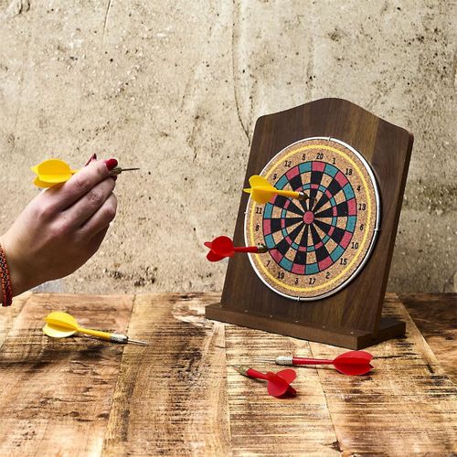 Jeu De Fléchettes En Bois Sur Pied Avec Ses 6 Fléchettes Jaunes Et Rouges Incluses -