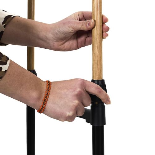 Portant Double Hauteur Ajustable Sur Roulettes Noir Et Effet Bois -