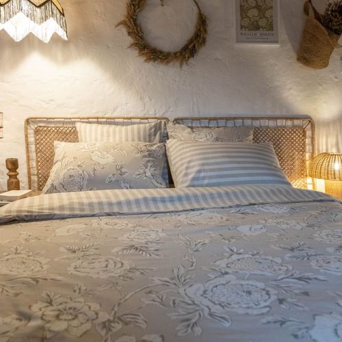 Housse De Couette 240x220cm Coton Imprimé Recto Floral Verso Rayé Beige - Cottage
