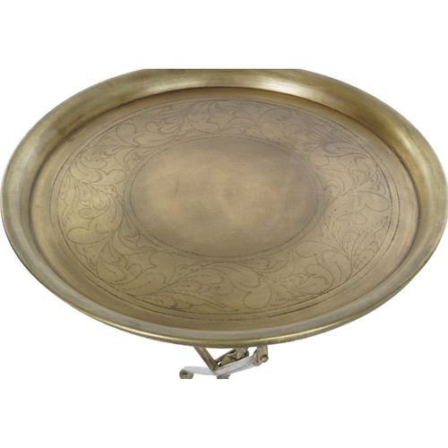 Table D'appoint Design Dorée Et Élégante En Laiton