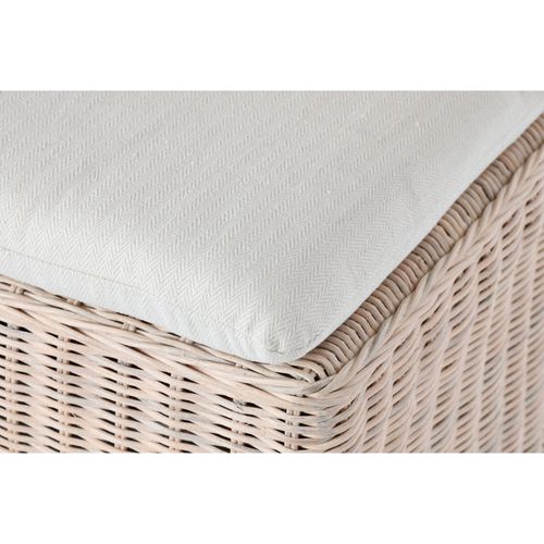 Fauteuil Élégant En Osier Blanc Et Coussin Moelleux