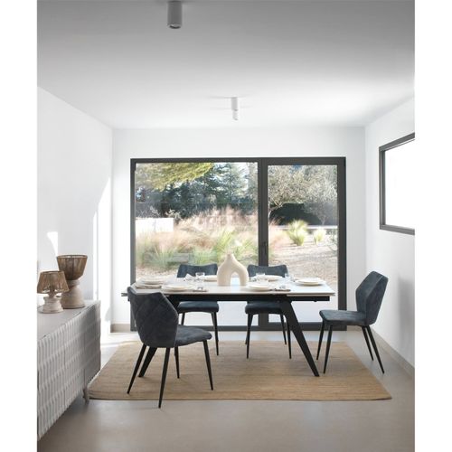 Chaise Velours Bleu Assise Confortable Pieds Métal Noir Design