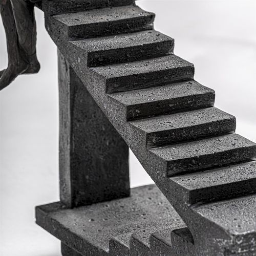 Figure Décorative Contemporaine Noire En Résine Finition Artisanale