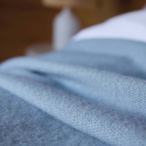 Couverture Pure Laine Ciel 240 X 260 Cm Bleu Clair