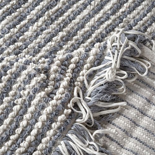 Tapis 140 X 200 Cm Texturé Gris Clair Et Blanc Avec Franges – Soho