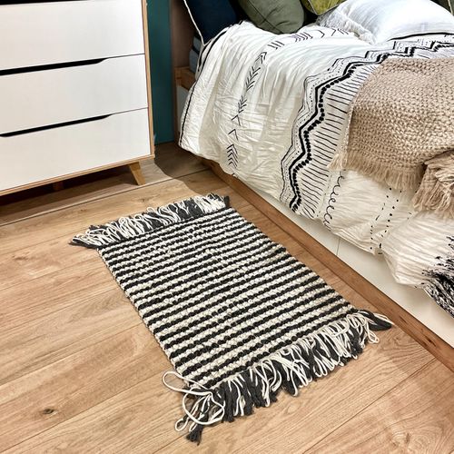 Tapis 60 X 80 Cm En Texturé Gris Foncé Et Blanc Avec Franges – Soho