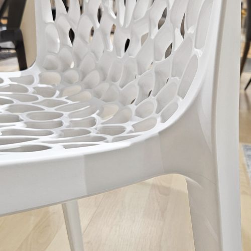 Lot De 2 Chaises De Repas Blanches Ajourées Et Empilables - Gruyer 2