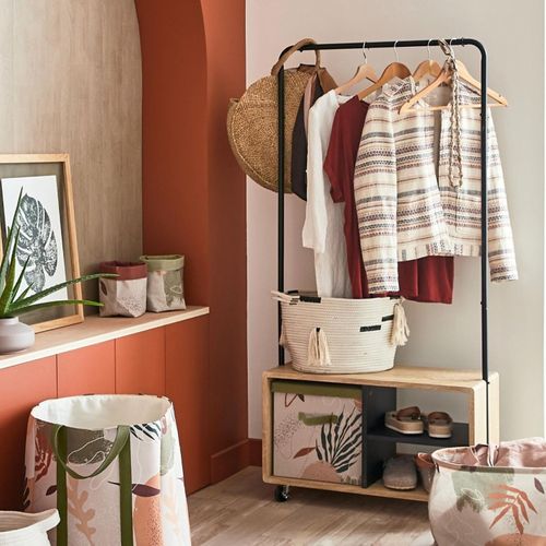 Portant à Vêtements En Métal Noir Et Bois Naturel Avec Roulettes 72 X 31 X 153 Cm