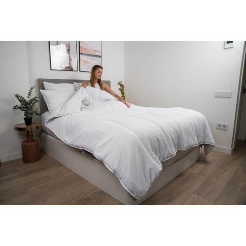 Couette Chaude Douce Soft Touch 400gsm – Antibactérien