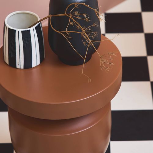 Table D'appoint. Bout De Canapé. Table De Chevet En Métal Coloris Terracotta. Alma. D.30.5 X H