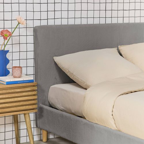 Lit Avec Sommier à Lattes Et Tête De Lit. L 211 X P 167.5 X H 89cm. Gris. Finition Velours Côtelé