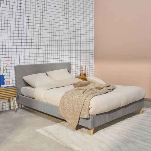 Lit Avec Sommier à Lattes Et Tête De Lit. L 211 X P 167.5 X H 89cm. Gris. Finition Velours Côtelé