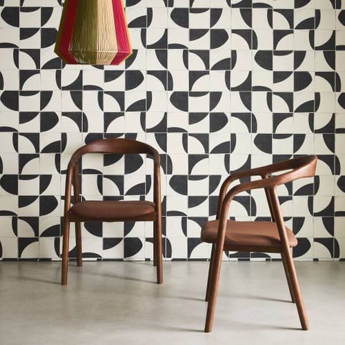 Lot De 2 Fauteuils Structure Bois D'hévéa. Assise Simili Cuir. Teinte Noyer Vintage. L 55 X P 57 X