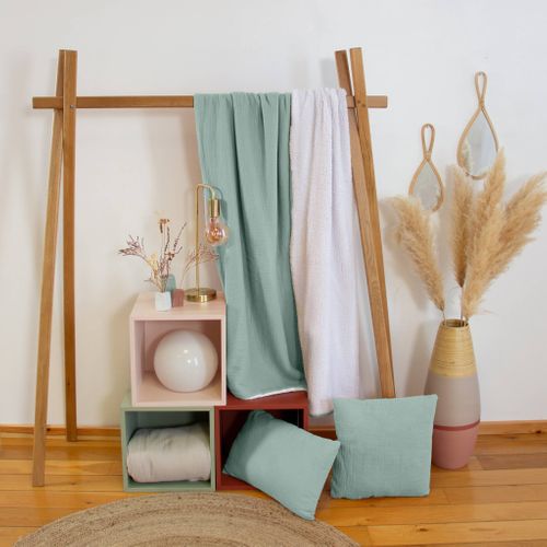 Plaid Sherpa Et Gaze De Coton 130 X 170 Cm Vert Amande. Alix. Bi-matière