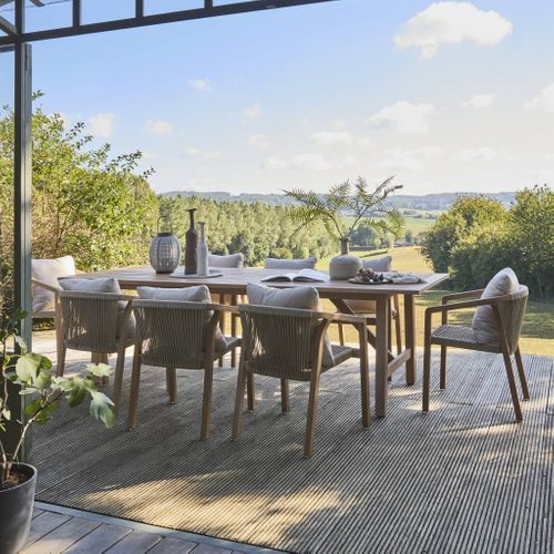 Table De Jardin En Bois D'eucalyptus Loria Naturel. 8 Places. 260 X 100 X 76 Cm