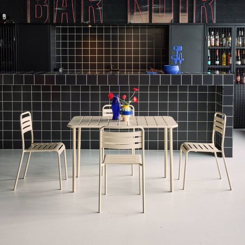 Table De Jardin Métal + 4 Assises Beige En Acier. Amelia. 120 X 70 X 72.5 Cm