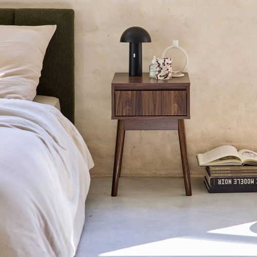 Table De Chevet Avec Un Tiroir. Panneaux Stratifiés Couleur Noyer. Pied En Bois De Sapin.  L 39 X L