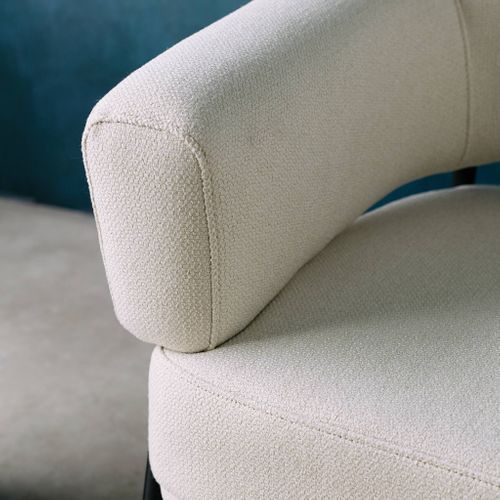 Fauteuil Tissu Blanc Dossier Incurvé Piétement Métal L 81.5 X P 72.5 X H 69 Cm - Cristo