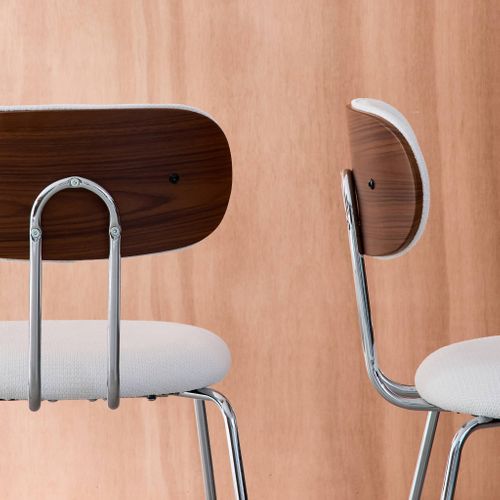 2 Chaises Décor Bois Courbé Teinté Noyer Et Tissu Déperlant Blanc. Pieds Métal Chromé - L 45 X P 55