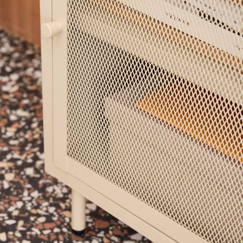 Table De Chevet Industrielle Métal Crème 1 Porte Grillagée. 40 X 37 X 58.5 Cm - Ohio