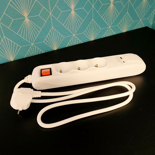 Bloc Multiprise Puissant 3500w Avec 3 Prises Classiques, 2 Ports USB-a Et USB-c, Câble De 1m