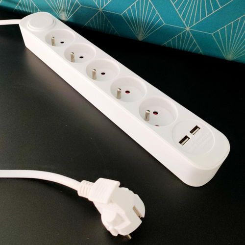 Bloc Multiprise 5 Prises 16a 230v Avec Interrupteur, 2 Ports USB, Câble De 1,5m