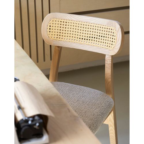 Chaise En Bois Massif, Dossier En Cannage Et Assise En Tissu Chiné Gris