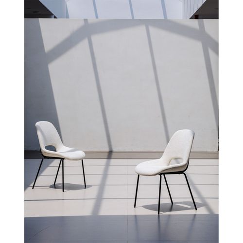 Chaise Lucas Avec Pieds En Métal Et Assise Rembourrée En Tissu Beige