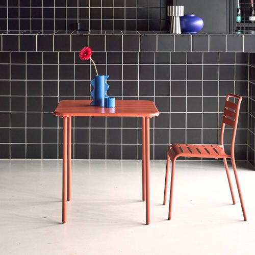 Table De Jardin Métal 2 Places. Terracotta. Amelia. 70x70cm. Traitement Antirouille. Lattes Et