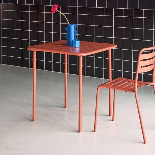 Table De Jardin Métal 2 Places. Terracotta. Amelia. 70x70cm. Traitement Antirouille. Lattes Et