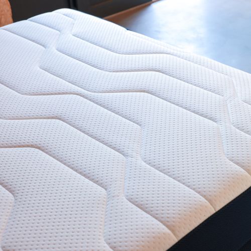 Matelas mousse 160x200 cm avec 4 cm de mousse mémoire de forme FLOW 300 ép. 22 cm