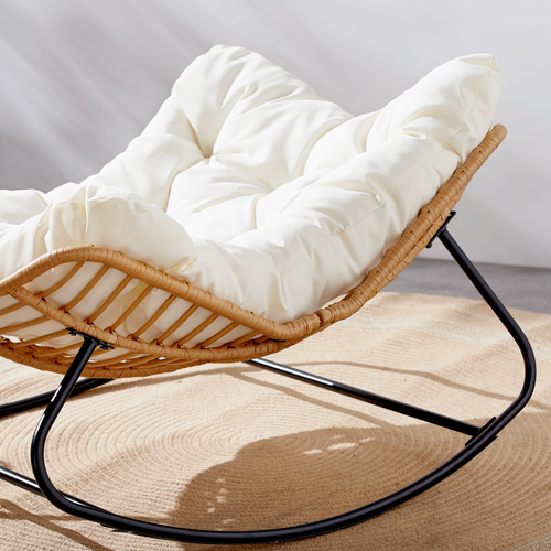 Canggu - Fauteuil à Bascule En Résine Tressée Coussin Beige