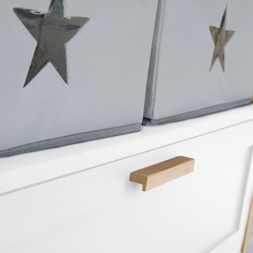 Commode à Langer Berlin - 2 Tiroirs + 2 Boîtes De Rangement En Tissu - Blanc / Bambou