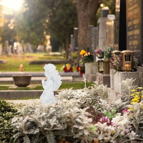 Ange De Tombe En Train De Prier