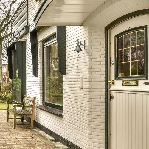 Cloche En Fonte Avec Oiseaux