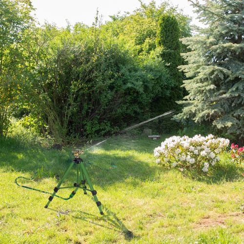 Arroseur De Jardin Vert Sur Trépied