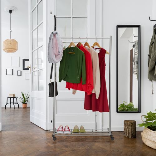 Portant Argenté Sur Roues